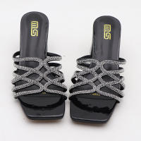 Sandalias exteriores sencillas con diamantes de imitación y tacón alto con tiras y puntera abierta - details 6