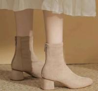 Botas cortas de moda para mujer con punta puntiaguda, forro de felpa y tela similar a la gamuza, tacones gruesos, cremallera trasera, estilo motocicleta - details 4