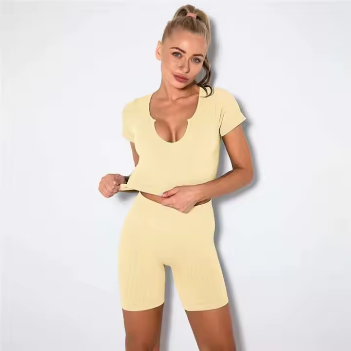 Conjunto de Yoga sin Costuras Top de Entrenamiento, Pantalones Cortos Deportivos de Cintura Alta - 1