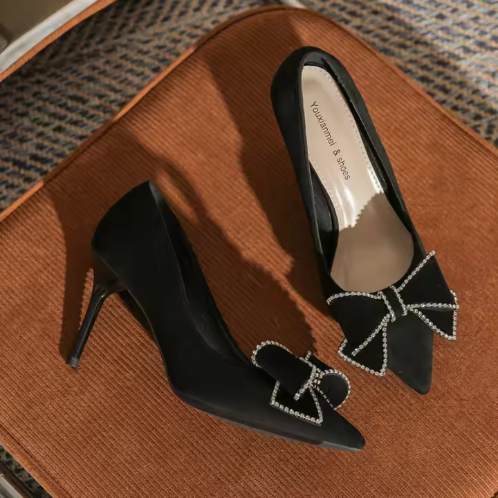 flores, vestido de novia, novia, damas de honor, cuentas, lentejuelas, tacones altos, temperamento, perlas, puntas puntiagudas - 1