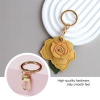 Llavero de cuero PU con flor rosa, llavero de Metal, funda protectora portátil para tarjeta de acceso, decorativa, multiusos - details 9