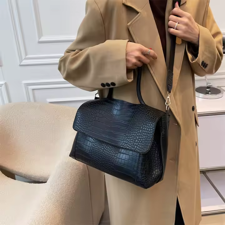 Bolso de gran capacidad para mujer, nuevo bolso de mensajero de moda, bolso de mano para las axilas del viajero. - 1