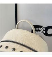 Mochila con remaches para chica, morral versátil y a la moda para viajes y ocio, 2024 - details 3