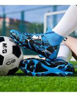 Nuevos zapatos de hombre de alta calidad con cordones de fútbol transpirables, suelas de clavos y diseño de equipos deportivos cruzados para jóvenes. - details 3