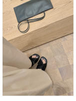 Zapatillas de las mujeres de verano pliegues retorcido fondo plano exterior desgaste sandalias versátil cabeza cuadrada nube media arrastre - details 43