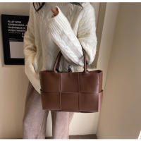 Bolso de mano para mujer, nuevo bolso de hombro premium de gran capacidad, tejido versátil para llevar debajo del brazo. - details 39