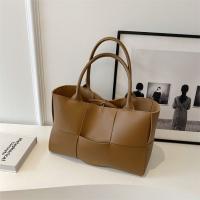 Bolso de mano grande todo en uno, bandolera trenzada de gran capacidad para axila, a la moda, novedad de otoño, 2025 - details 14