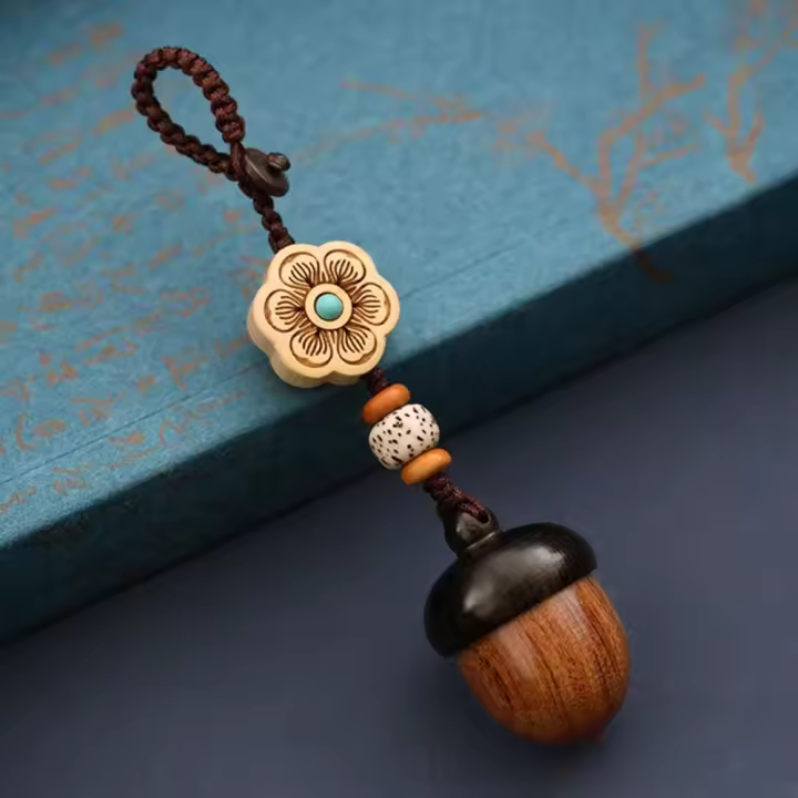 Amuletos de llave de coche con forma de píldora fragante, llavero de sándalo, caja con cubierta que se puede abrir, colgante de estilo chino, llavero con forma de piña - 1