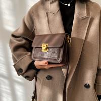 Bolso de Mano de Estilo Francés con Abrigo de Cocodrilo Color Marrón Ligero, Cierre de Hebilla, Liner de Poliéster, Pintado de Borde, Monedero Cuadrado de Moda Pequeño - details 1
