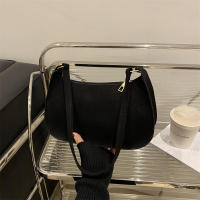 Bolso Hobo pequeño con textura roja para mujer, bandolera de un solo hombro, a la moda - details 19