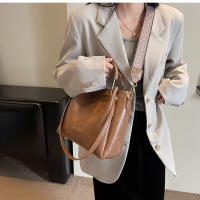 Bolso de hombro de cuero PU de gran capacidad para mujer, bolsos de mano de diseñador, tendencia de moda, invierno, 2023 - details 16