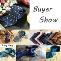 Set De Corbata Y Pochette Para Hombre En Azul Con Puntos De Alta Calidad En Seda Y Poliéster Estilo Fashion Para Negocios Y Fiestas Diseñador Barry.Wang - details 8