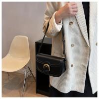 Bolso bandolera elegante de inspiración francesa para mujer: negro elegante, cierre de hebilla, forro de poliéster, accesorio de moda para hombro y axila, lindo bolso de hombro - details 6