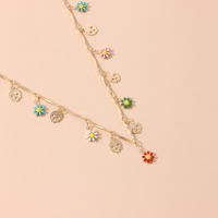 Collar con colgante de flor pintada con esmalte de goteo de temperamento para mujer, collar de lentejuelas de tubo recto con personalidad creativa - details 3