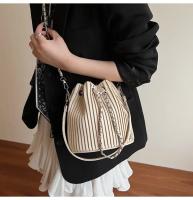 Bolso minimalista de cubo para mujer Cierre con cordón, bolso de mano elegante para uso diario y formal Accesorio de moda en tonos beige, negro, gris, khaki, rosa Finalización texturada - details 21