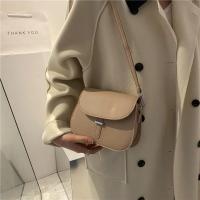 Bolso cruzado de cuero PU para mujer, cartera pequeña de diseñador, semicircular, estilo Retro, a la moda - details 13