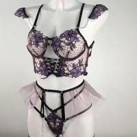 Conjunto sexy de lencería sexy de tres piezas con bordado de malla para mujer - details 1