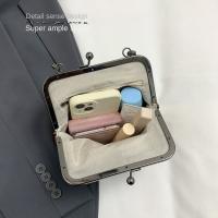 Bolso de hombro elegante con cierre de beso, bolso cruzado de estilo chino Retro de cuero PU, bolso de mujer Vintage de gran capacidad de Color sólido - details 45
