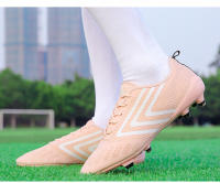 Hombre y mujer adulto adolescente fondo de uñas largas uñas rotas fondo plano hierba antideslizante zapatos de fútbol - details 14