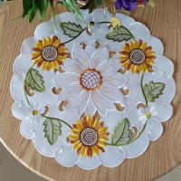 Caminador de mesa hueco de flores bordadas de primavera - details 0