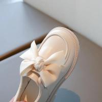 Zapatos de cuero para niñas, mocasines versátiles de estilo coreano con fondo suave y pajarita, para otoño, 2024 - details 5