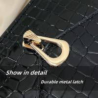 Bolso cruzado de moda para mujer con diseño de serpiente roja y rosa, estilo simple y maduro, ideal para el transporte diario y fiestas de vacaciones. - details 1