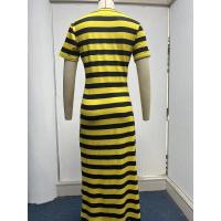 Vestido de mujer con abertura y estampado de rayas, escote en pico, manga corta, estilo casual, corte A, largo hasta media pantorrilla. - details 11