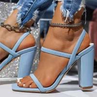 Sandalias de verano de gran tamaño con punta abierta y tacón alto grueso con hebilla cuadrada y hebilla superior - details 0