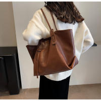 Bolso de gran capacidad retro premium, bolso de hombro simple y explosivo para mujer, bolso de mano para llevar bajo el brazo. - details 18