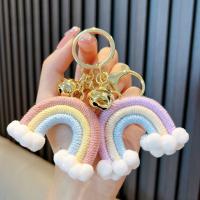 LLavero de arcoíris de tres colores con forma de corazón para niña, llavero tejido hecho a mano con nube bohemia, llavero de arcoíris de punto bonito y duradero, regalos - details 6