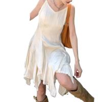 Vestido blanco con cintura romántica y falda con tirantes de dobladillo irregular - details 0