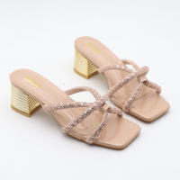 Sandalias de tacón con tira fina y strass - details 14