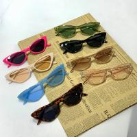Gafas de Sol Cuadradas Vintage Montura Pequeña Estilo Ojo de Gato Para Hombres y Mujeres - details 3
