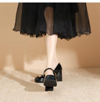 Zapatos de punta cuadrada con tacón grueso y tacón alto plano con hebilla de flor pequeña - details 10