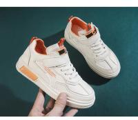 Compañero de clase zapatos de los niños 2025 nuevos niños pequeños zapatos blancos suela suave superficie de cuero impermeable medio y mayores zapatos de la junta de deportes de los niños. - details 3