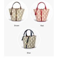 CH Bandolera de viaje diario de gran capacidad Diseño de estampado de letras de moda Bolso de hombro con temperamento para mujer Mochila de lujo de alta gama premium versátil - details 2
