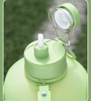 Botella de agua deportiva con pajita de gran capacidad, hervidor de agua portátil de plástico para exteriores - details 10