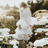 Vestido de encaje blanco de talla grande, mangas acampanadas, cuello redondo, con volantes, para fiestas de otoño y primavera. - details 5