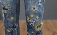 Pantalones de mezclilla grande con estampado floral para mujer moda verano 2023 pantalones casuales bordados elásticos vintage de talla grande lavado a mano material exterior denim - details 11