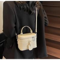 Diseño de nicho de moda llevado a mano caja bolsa de las mujeres 2025 verano nuevo bolso de hombro retro bolso de mensajero casual de alto valor - details 18