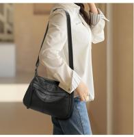 Bolso bandolera de piel auténtica para mujer, correa de hombro ajustable, diseño minimalista de gran capacidad, cierre de cremallera, capa de piel de vaca suave, blanco/negro, fabricado en Guangzhou, bolso de viaje versátil, accesorio elegante, costuras d - details 10