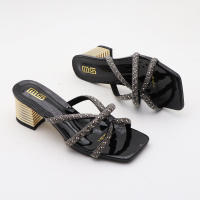 Sandalias de tacón con tira fina y strass - details 5