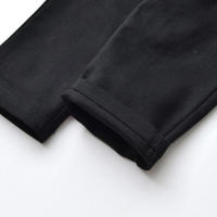 Conjunto de tres piezas para niños: blazer a cuadros, vestido tipo cárdigan de algodón de manga larga y pantalones con tirantes. - details 13