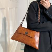 Bolso vintage con cadena de metal para las axilas, bolso con textura de piel sintética, bolso baguette versátil de moda - details 7