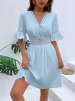 Vestido Blanco Puro de Verano Cintura de Encaje con Parche de Moda Cuello en V Manga Corta - details 3