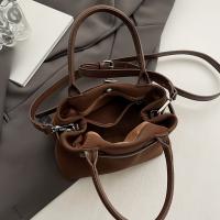 Bolso de hombro clásico retro para mujer - Bolso texturizado marrón café con correa ajustable y cierre magnético, bolso de trabajo versátil para oficina, compras, uso diario, accesorio de oficina |   Estilo Sofisticado |   Herrajes dorados, bolso cruzado - details 3
