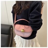 Bolso cruzado de lentejuelas de estilo coreano a la moda, bolso de sillín de Pu de medio círculo, correa ajustable, bolso de hombro de gran capacidad para mujer - details 20