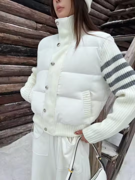 Plumón de pato de punto blanco con una chaqueta corta gruesa de diseño novedoso, adecuada para la moda femenina, independientemente de la talla y - 1