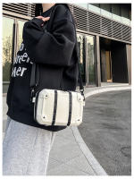 Bolso de remache personalizado para hombres de moda, popular bolso cuadrado pequeño blanco fresco, bolso de mensajero de hombro para mujeres de moda. - details 12
