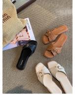 Sandalias de tacón bajo con hebilla de cinturón y punta abierta con cabeza cuadrada biselada retro pequeña para mujer en verano - details 0